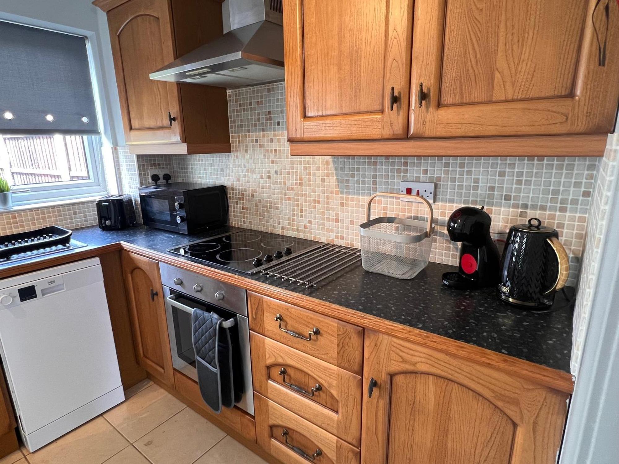 Contractors Or Family House - M1 Nottingham - Ikea Retail Park - Catkin Drive - 2 Bed Home With Driveway, Private Garden, Sleeps 4 - Tv'S In All Rooms Giltbrook Exterior photo