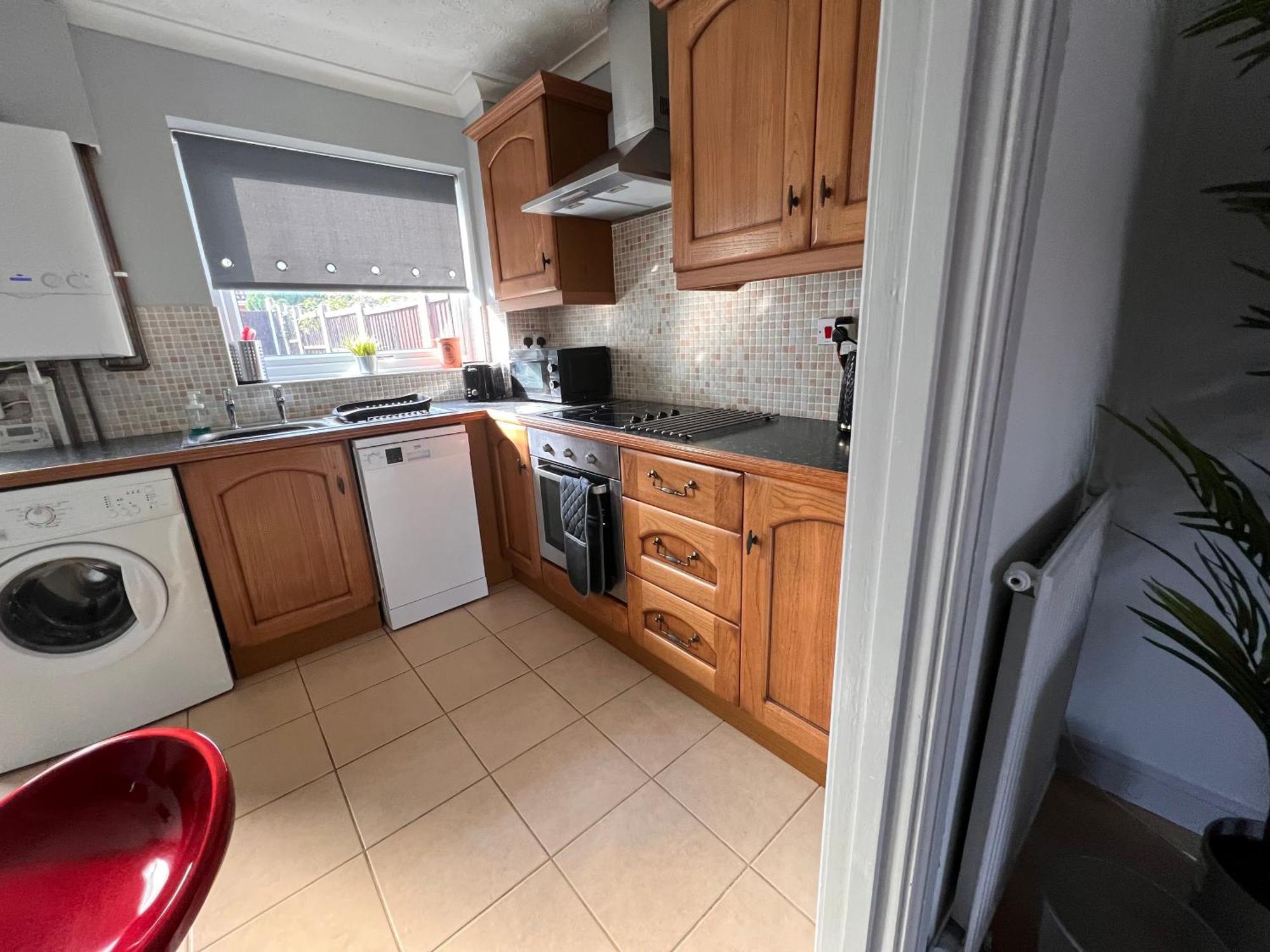 Contractors Or Family House - M1 Nottingham - Ikea Retail Park - Catkin Drive - 2 Bed Home With Driveway, Private Garden, Sleeps 4 - Tv'S In All Rooms Giltbrook Exterior photo