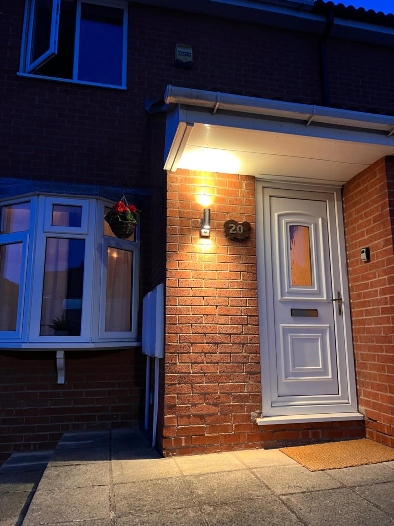 Contractors Or Family House - M1 Nottingham - Ikea Retail Park - Catkin Drive - 2 Bed Home With Driveway, Private Garden, Sleeps 4 - Tv'S In All Rooms Giltbrook Exterior photo